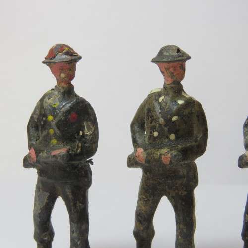 Lot of 3 vintage lead soldiers