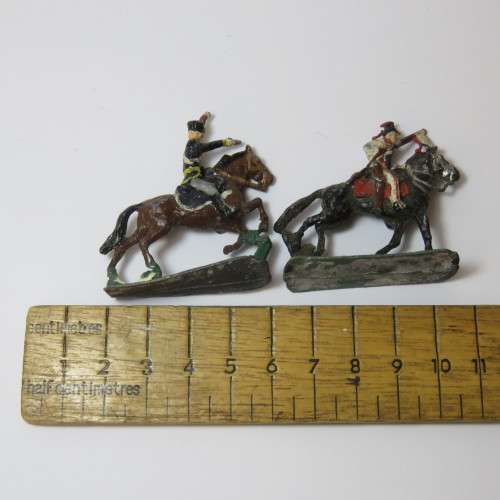 Pair of vintage cavalry lead soldiers - 30 mm soldiers
