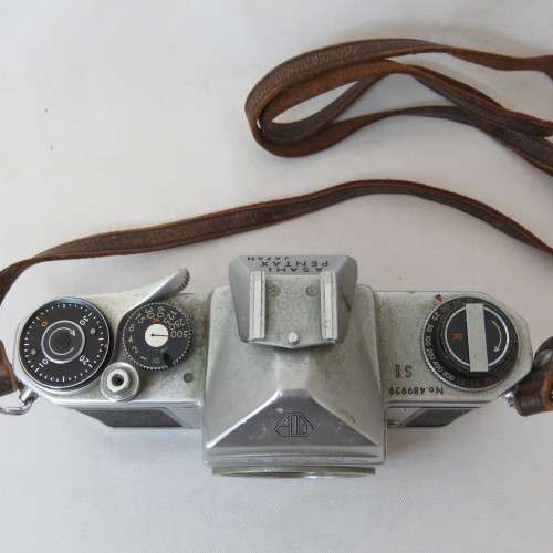 Vintage Asahi Pentax S1 SLR 35mm camera body - For spares only - Reflection mirror badly scratched