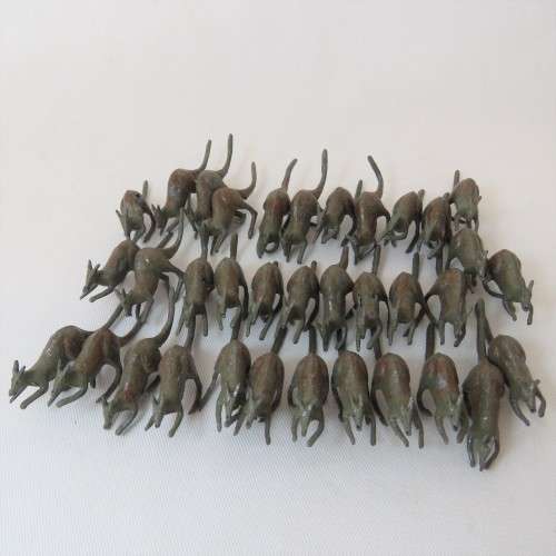 Troop of 35 vintage lead kangaroos