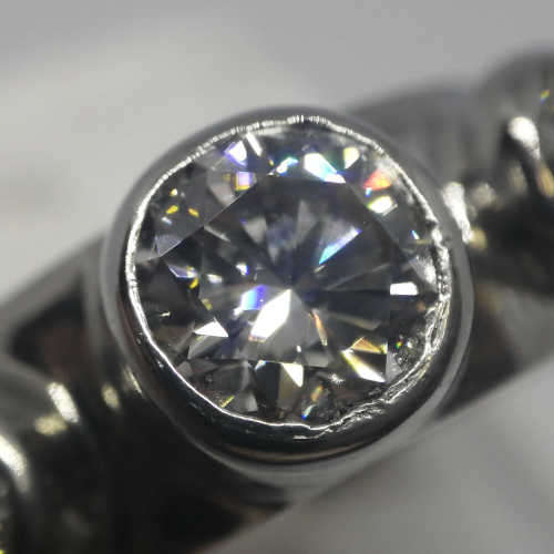 18kt White gold diamond ring with 1.2ct diamond and 2 smaller diamonds of 0.40ct -  weighs 7.0 grams