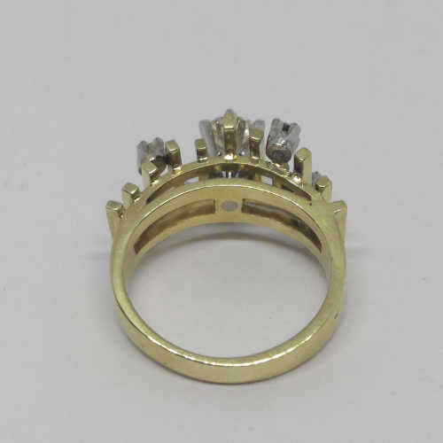 18kt Gold diamond ring with 5 diamond - Weighs 7.2 grams - size K