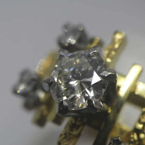 18kt Gold diamond ring with 5 diamond - Weighs 7.2 grams - size K