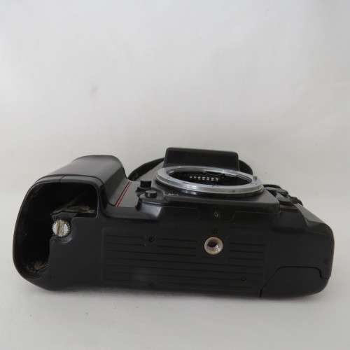 Nikon AF 601 camera body & strap - Battery cover missing & Corner broken on backplate