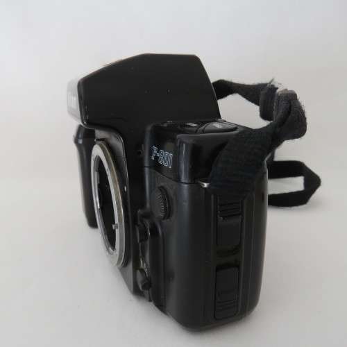 Nikon AF 601 camera body & strap - Battery cover missing & Corner broken on backplate