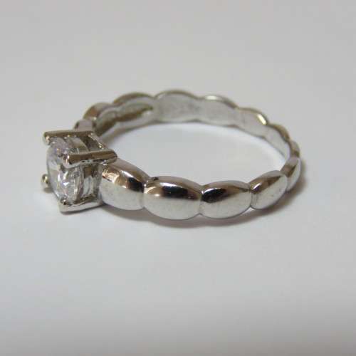 Sterling silver ring with lovely clear stone - Size 8/P - 2,8 g