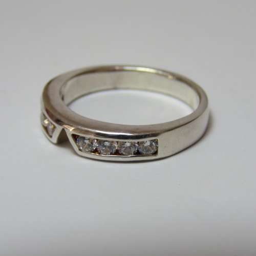 Sterling silver ring with 6 stones - Size O - 4,0 g