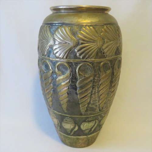 Vintage yellow copper (brass) pot with seashells - Height 34 cm
