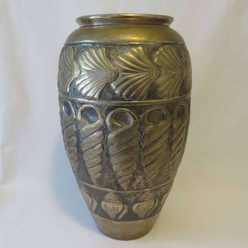 Vintage yellow copper (brass) pot with seashells - Height 34 cm