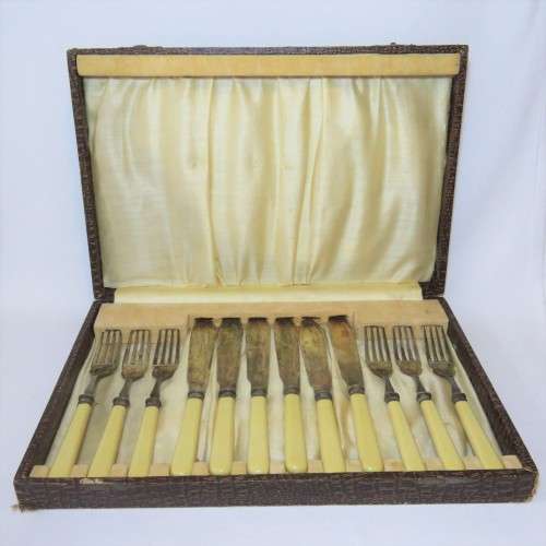 EPNS 12 piece vintage fish cutlery set - In original box
