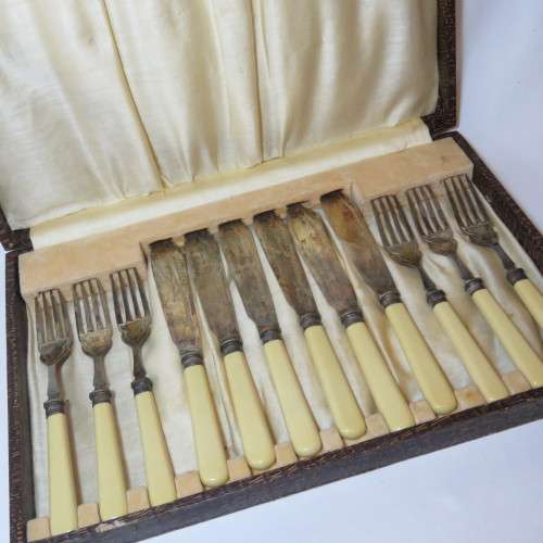 EPNS 12 piece vintage fish cutlery set - In original box