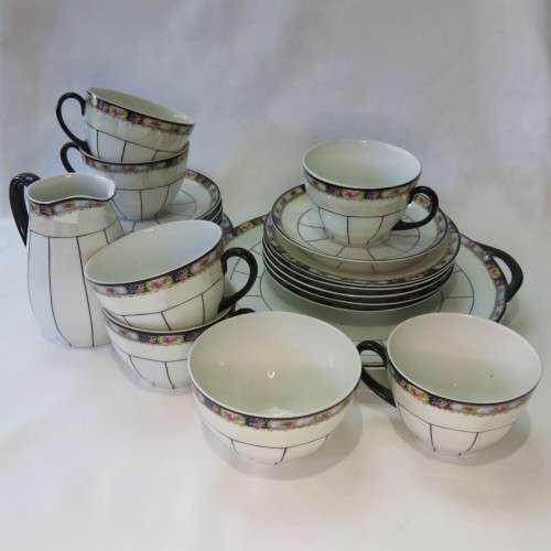 Czeckoslovakian pearlware teaset - 6 Trios - Sugar bowl - Milk jug - Cookie platter