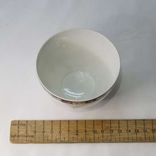 Czeckoslovakian pearlware teaset - 6 Trios - Sugar bowl - Milk jug - Cookie platter
