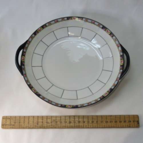 Czeckoslovakian pearlware teaset - 6 Trios - Sugar bowl - Milk jug - Cookie platter