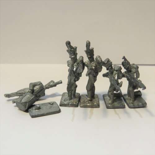 Lot of 5 small vintage lead soldiers - Unpainted - One base broken