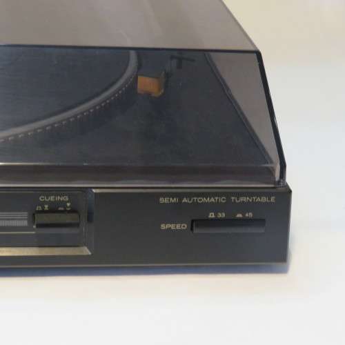 Vintage Hitache HT-MD28 turntable - Good condition - 34 x 36 cm - Turntable 28 x 28 cm