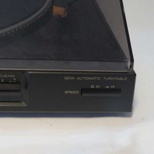 Vintage Hitache HT-MD28 turntable - Good condition - 34 x 36 cm - Turntable 28 x 28 cm