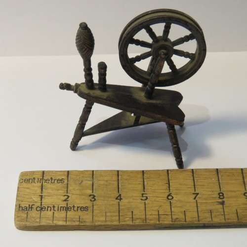 Vintage Durham Industries #18 cast iron miniature spinning wheel
