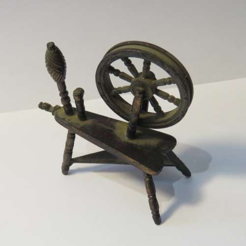 Vintage Durham Industries #18 cast iron miniature spinning wheel