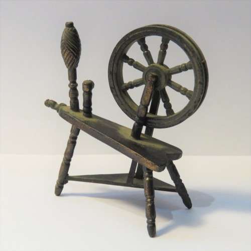 Vintage Durham Industries #18 cast iron miniature spinning wheel
