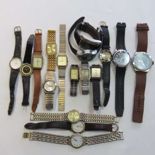 Lot of 17 mens quartz watches for spares