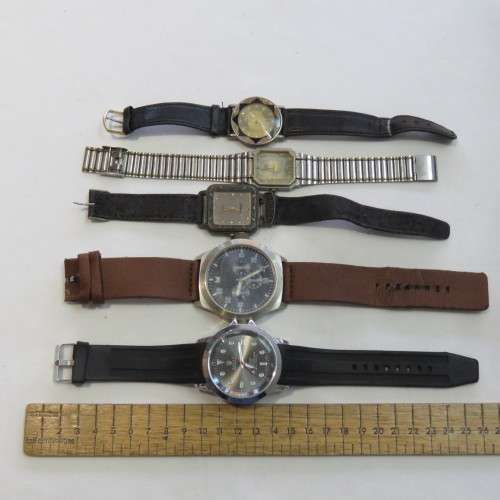 Lot of 17 mens quartz watches for spares
