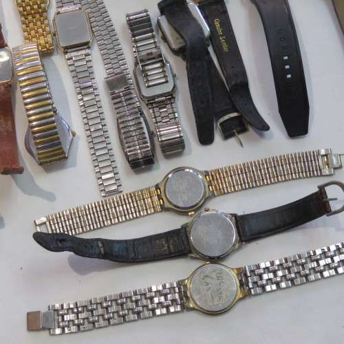 Lot of 17 mens quartz watches for spares