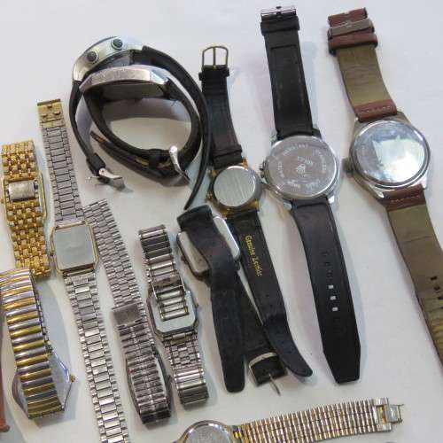 Lot of 17 mens quartz watches for spares
