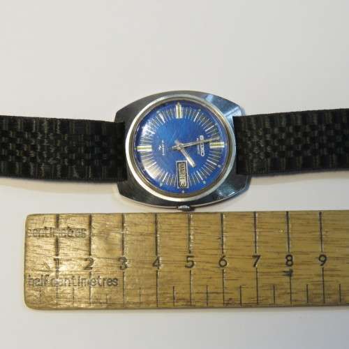 Vintage Seiko Automatic mens watch with blue dial - Working - Serial 7006-8060 - Fine crack on glass