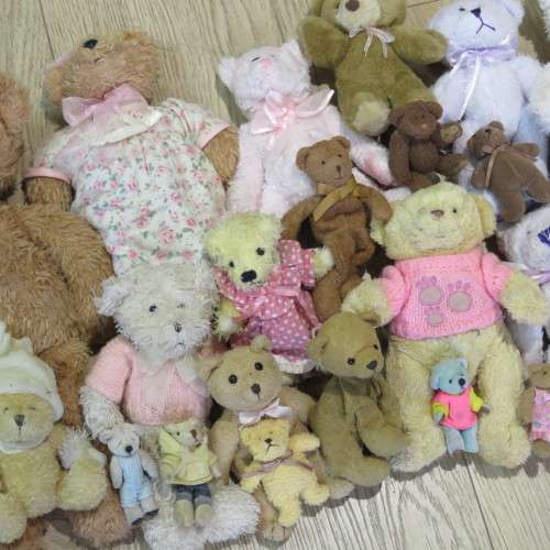 Lot of 24 vintage Teddy Bear soft toys