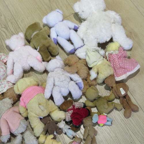Lot of 24 vintage Teddy Bear soft toys