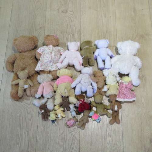 Lot of 24 vintage Teddy Bear soft toys