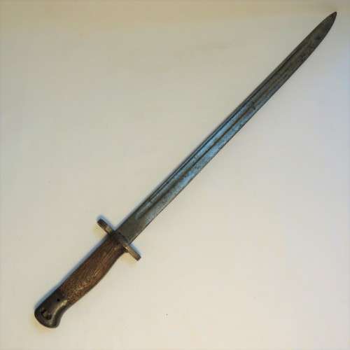 1907 Pattern 303 bayonet with no blade markings - Handle wood replaced - Rifle clip removed