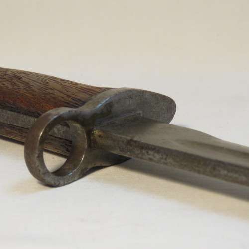 1907 Pattern 303 bayonet with no blade markings - Handle wood replaced - Rifle clip removed