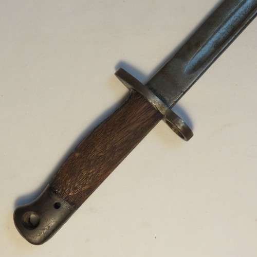 1907 Pattern 303 bayonet with no blade markings - Handle wood replaced - Rifle clip removed