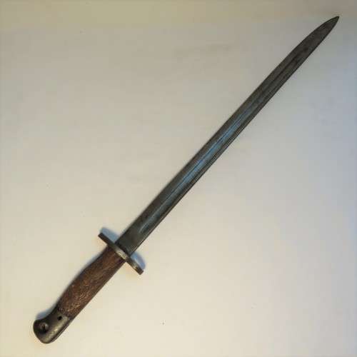 1907 Pattern 303 bayonet with no blade markings - Handle wood replaced - Rifle clip removed