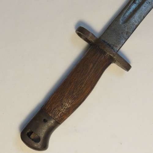 1907 Pattern 303 bayonet with no blade markings - Handle wood replaced - Rifle clip removed