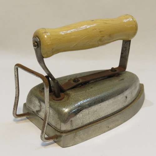 Vintage 1940/50 Prilect Electric travelling Iron - In original tin