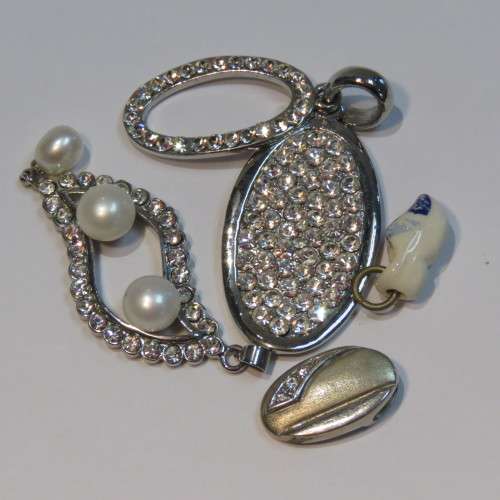 Costume jewellery lot of 4 vintage pendants