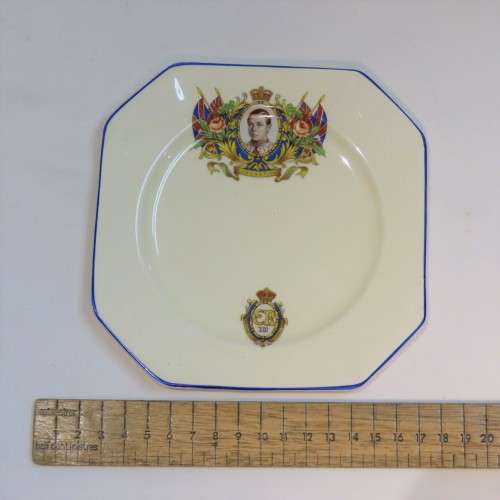 Small Edward the 8th porcelain plate for coronation