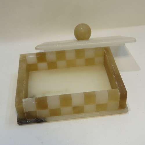 Small alabaster jewellery box - Chipped lid(corner)