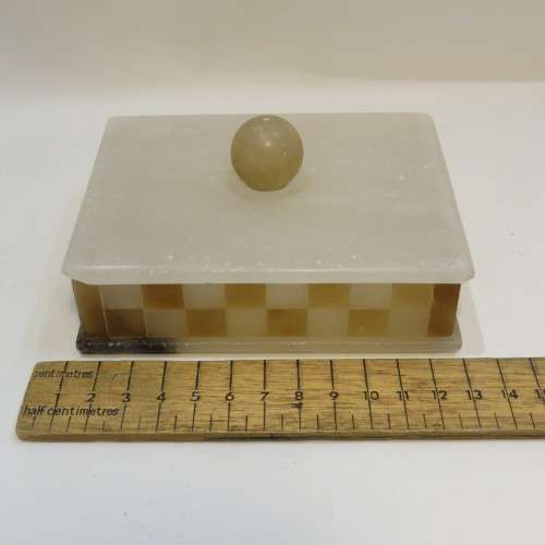 Small alabaster jewellery box - Chipped lid(corner)