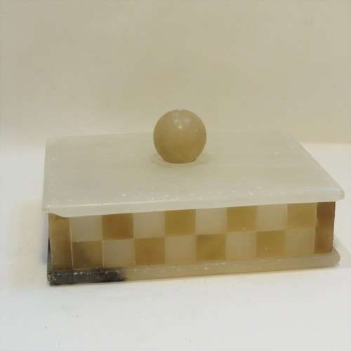 Small alabaster jewellery box - Chipped lid(corner)