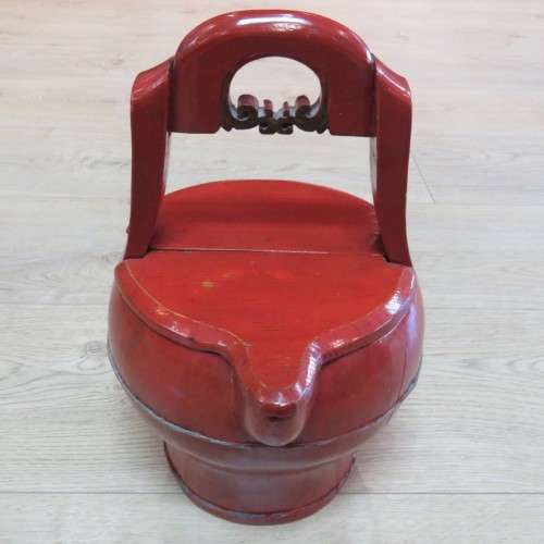 Vintage Chinese red lacquered water pitcher - Base 17 x 15,5 cm - 38 cm High