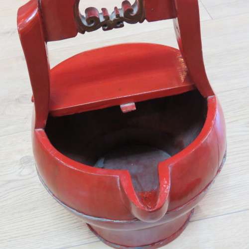 Vintage Chinese red lacquered water pitcher - Base 17 x 15,5 cm - 38 cm High