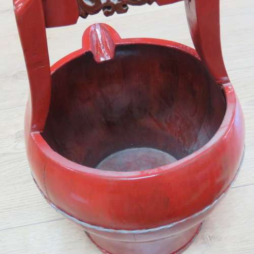 Vintage Chinese red lacquered water pitcher - Base 17 x 15,5 cm - 38 cm High