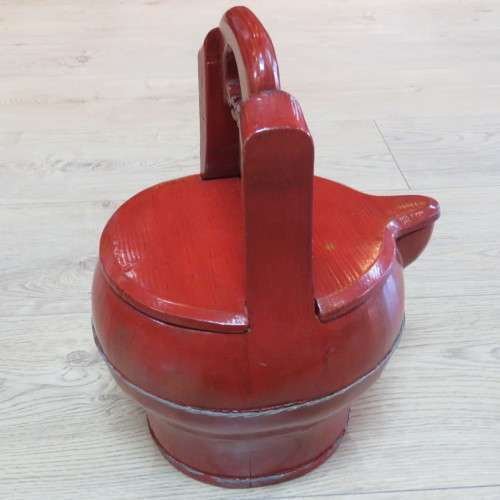 Vintage Chinese red lacquered water pitcher - Base 17 x 15,5 cm - 38 cm High