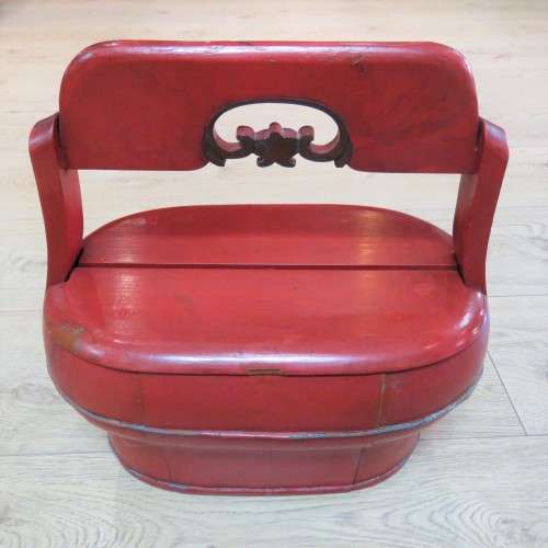 Chinese red lacquered lunch box - Base 20 x 36 cm - 47 cm High