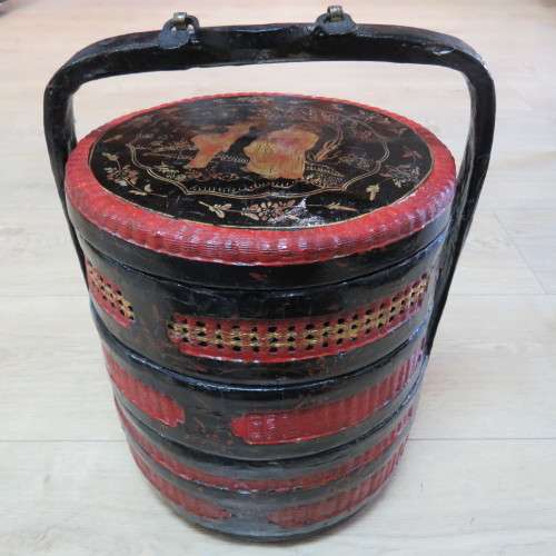 Chinese red, black and gold wedding basket - Top 28 x 28 cm - 46 cm High