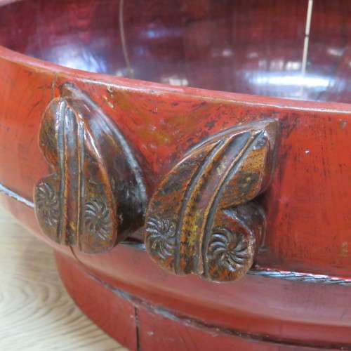 Chinese red lacquered round basin with lid - Base 34 x 34 cm - Top 43 x 43 cm - 19 cm High